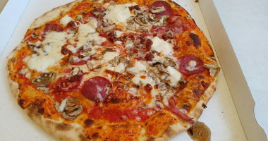 Pizzeria Amici food