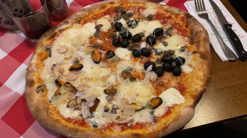 Pizzeria Amici food