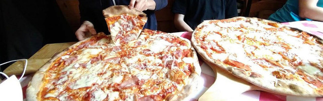 Pizzeria Amici food