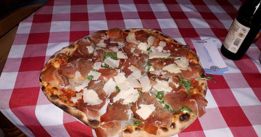 Pizzeria Amici food