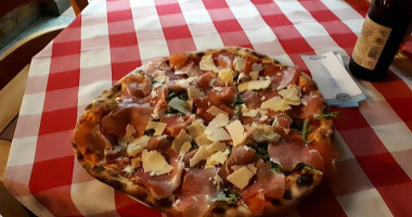 Pizzeria Amici food