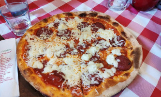 Pizzeria Amici food