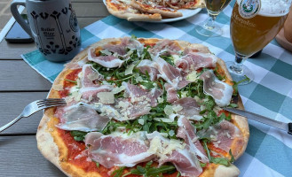Pizzeria Amici food