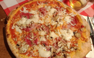 Pizzeria Amici food