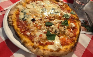 Pizzeria Amici food