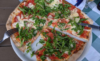 Pizzeria Amici food