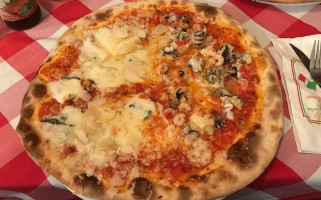 Pizzeria Amici food