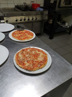 Pizzeria Capri food