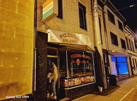 Pizzeria Milano outside