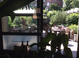 Avanti outside
