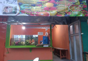 Syrtaki Restaurant inside
