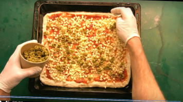 Magic John's Pizza food