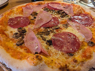 Paparazzi Pizzeria