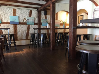 Arthur Restaurant & Bar