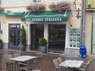 Gelateria. By. Luis
