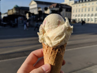 Eiscafe Cortina am Marktplatz