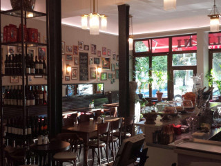 Fellini Cafe und Vinoteca