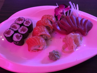 Sashimi Sushi Lounge 