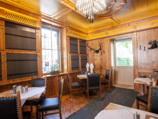 1888 Restaurant Bar