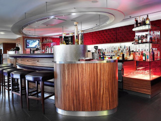 Plusch Bar & Lounge