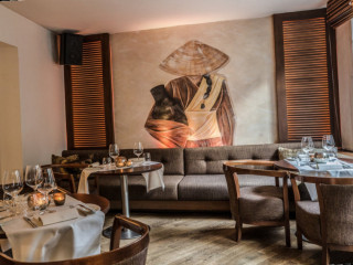Tao's Restaurant, Lounge and Bar