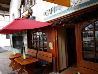 Cafe Putzi's Pub