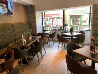 Agora Cafe Weinbar