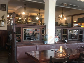 Hendrick's Restaurant-bar