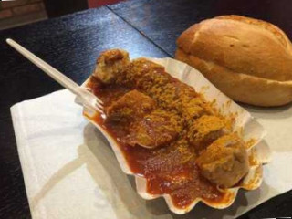 Weltmeister Currywurst Pommes