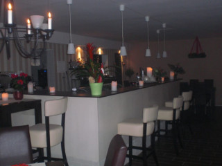 Maxims Dinner & Coffee Lounge