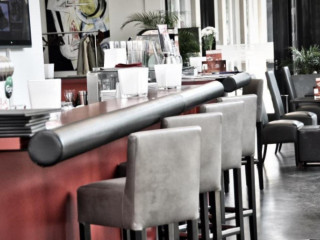 Helms Lounge Restaurant Bar