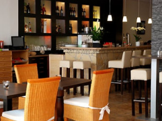 Friends - Restaurant, Bar & Lounge