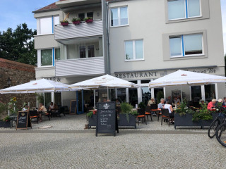 Café Und Am Treptower Tor Café