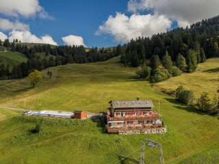 Restaurant Skihaus Hochstuckli AG