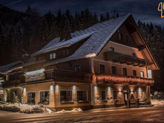 Motorrad- Gasthof Strasswirt Am Nassfeld In Kärnten