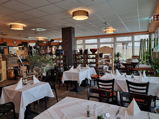 Testa's Bistro