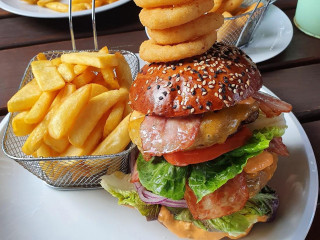 Burger Grill Pub