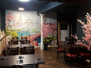 Six Aight Sushi Noodle