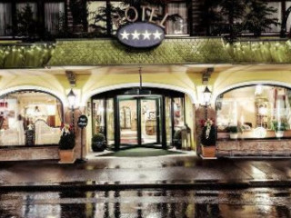restaurant image